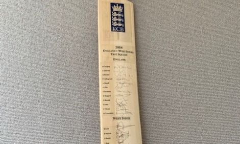 Cricket Bat- Signed by all England players from the ENG vs NZ Test Series in 2022