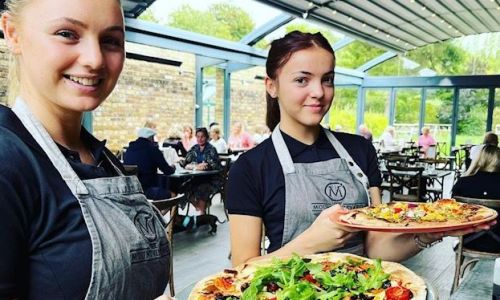 Pizza and a glass of wine for 2 at the Mount Vineyard in Shoreham