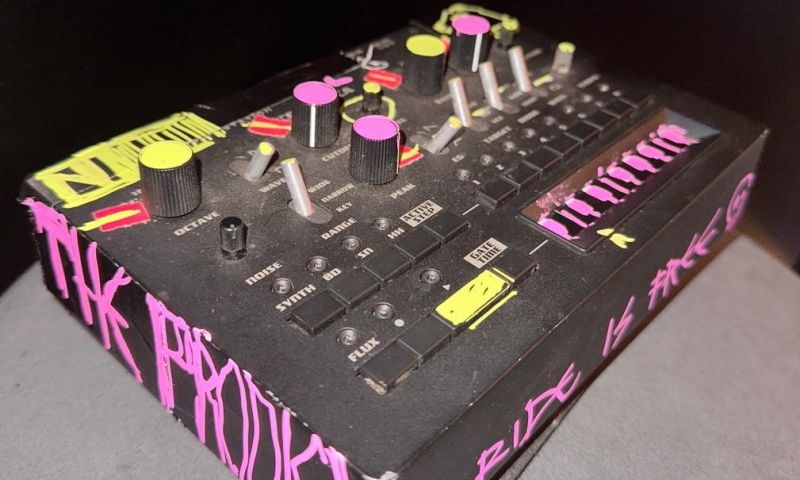 THE PRODIGY: Korg Noise Box used by Liam H