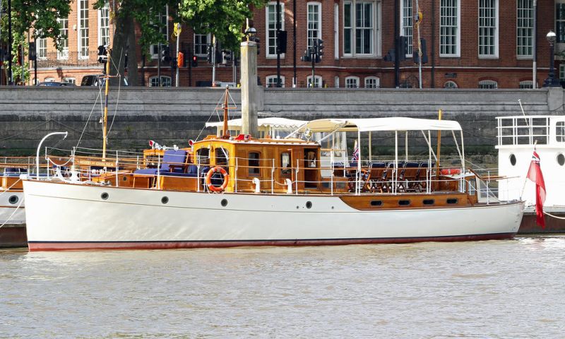 Cruise the Thames on a luxury Motor Yacht