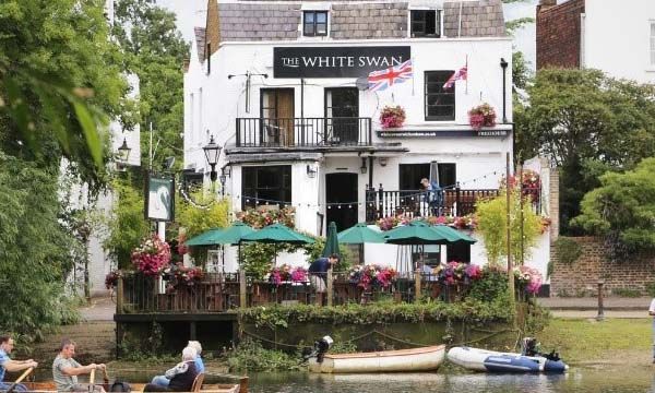 Lunch/Dinner for 6 people at the famous White Swan Pub