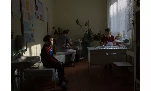 Quintina Valero - The doctor’s visit, Narodichi (Ukraine). From “Life after Chernobyl” series